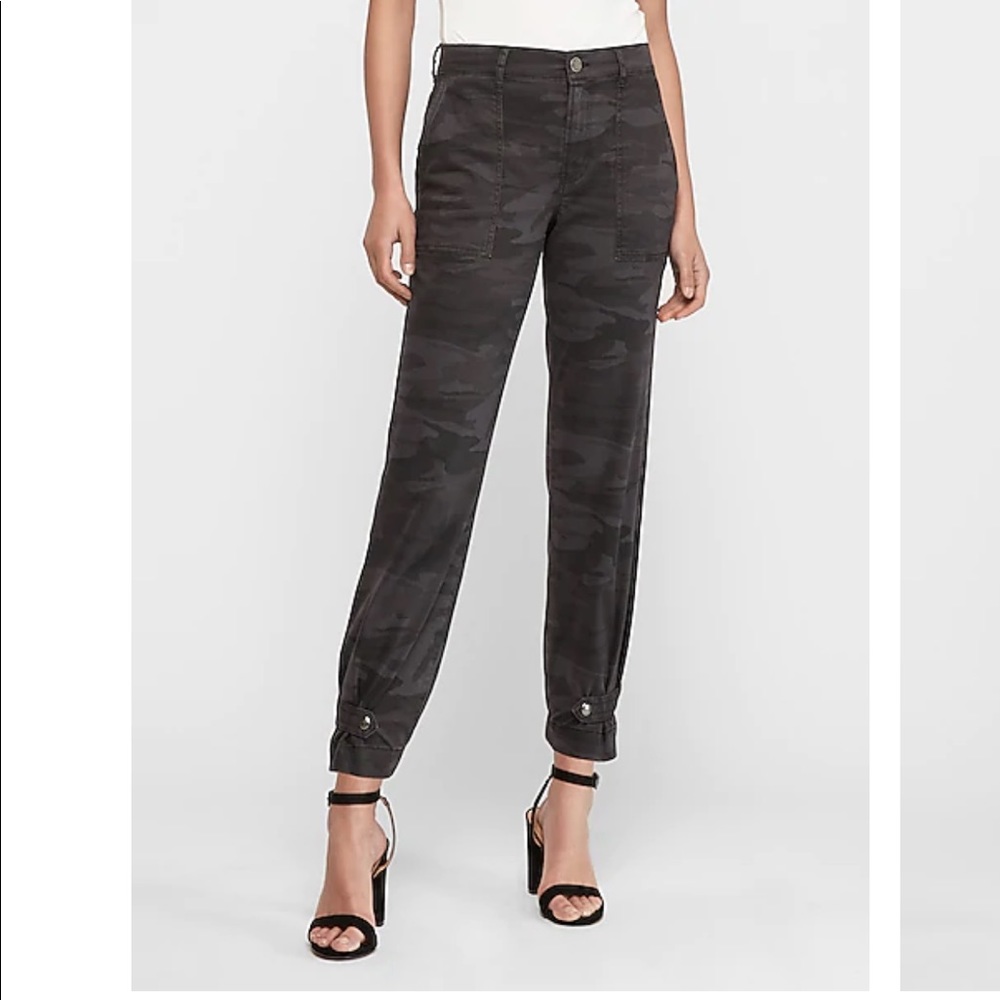 NWT Express High Waisted Straight Cropped Camo Jeans